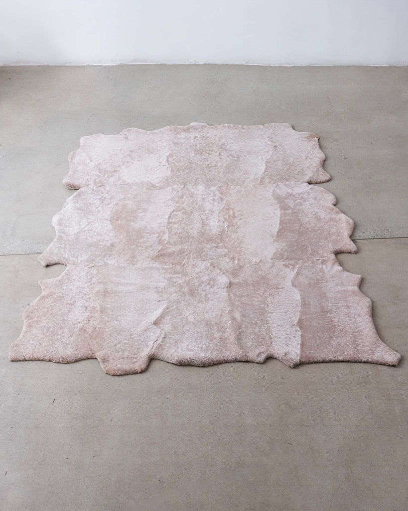 Grand Splendid 'Chesterfield' Sheepskin Rug in Blush Modern Resale
